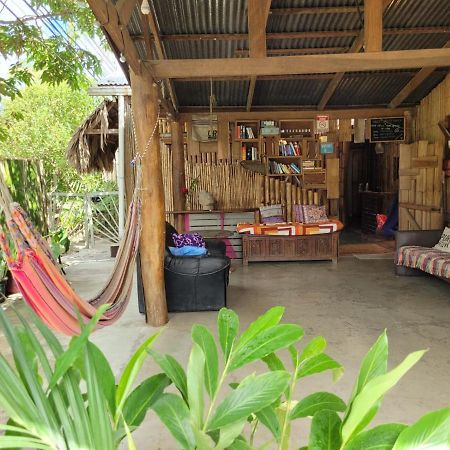 Puerto Viejo de Talamanca Roots Familyホステル エクステリア 写真
