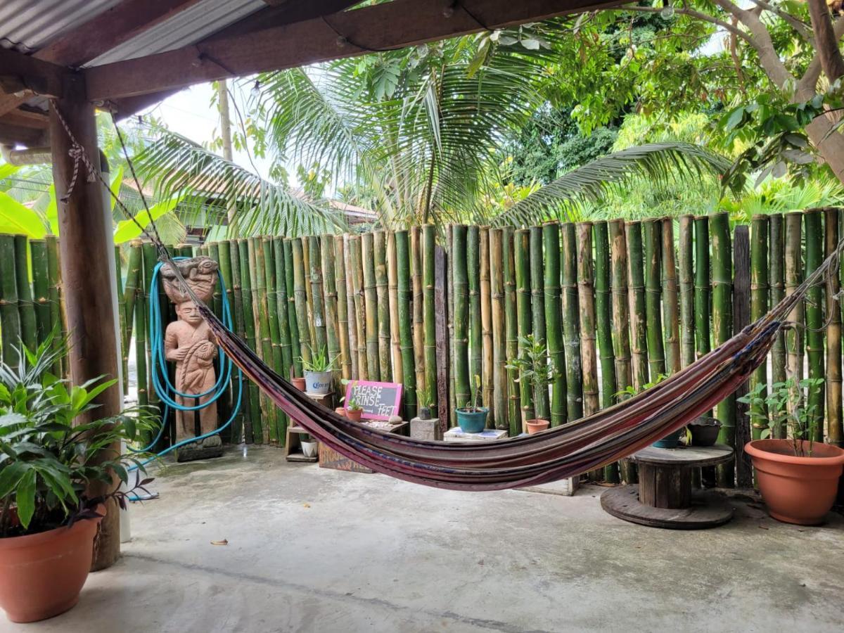 Puerto Viejo de Talamanca Roots Familyホステル エクステリア 写真