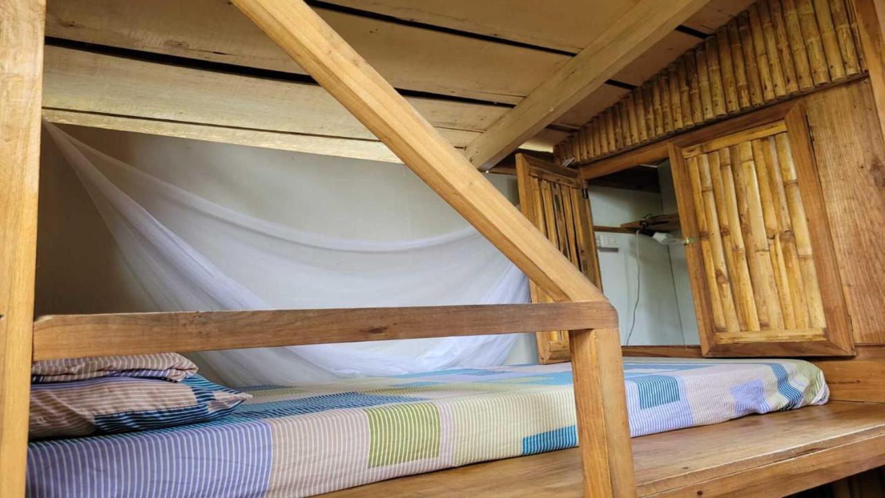 Puerto Viejo de Talamanca Roots Familyホステル エクステリア 写真