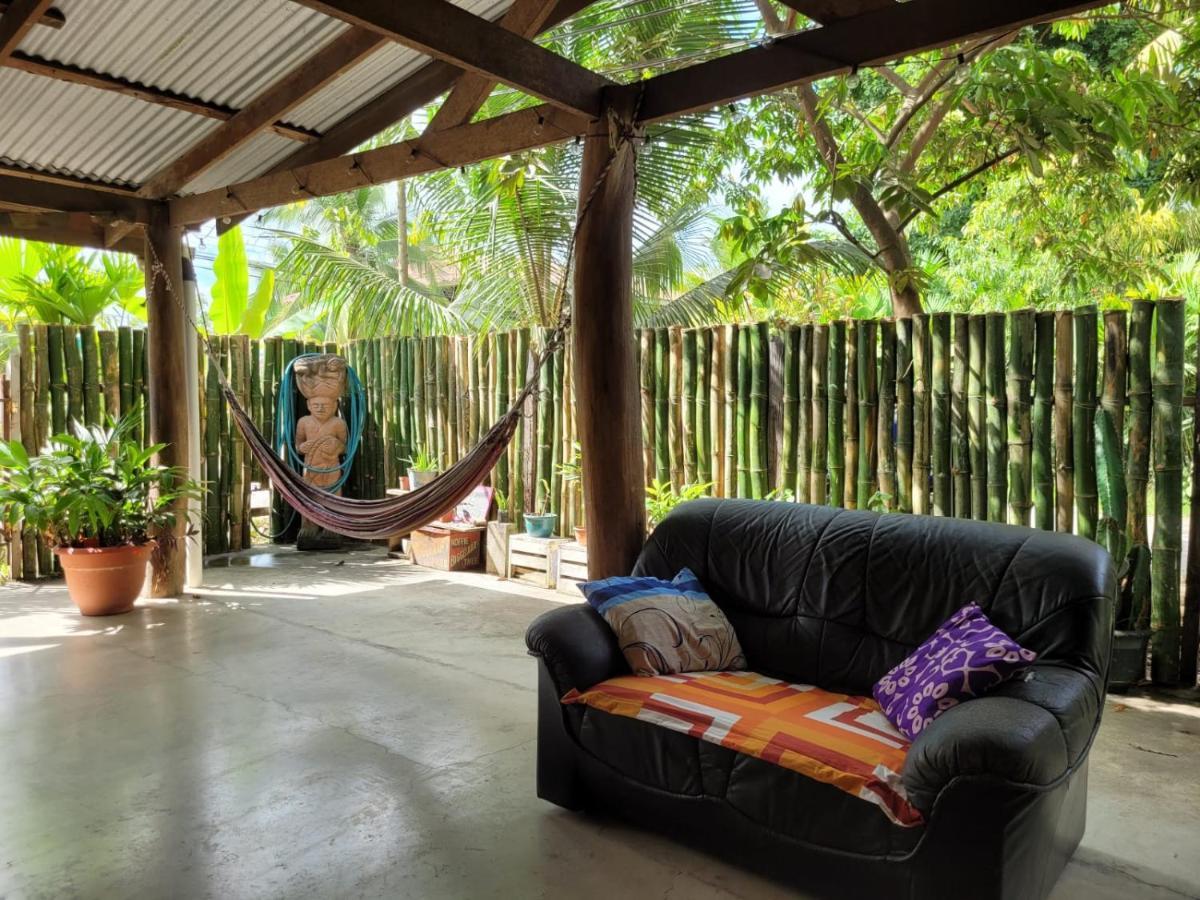 Puerto Viejo de Talamanca Roots Familyホステル エクステリア 写真